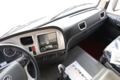 嘉龙 龙腾 245马力 4X2 9.6米厢式载货车(国六)