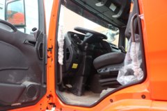 中国重汽 汕德卡SITRAK G5重卡 250马力 4X2 6.8米仓栅式载货车(国六)