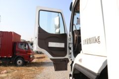 东风柳汽 乘龙H5中卡 240马力 4X2 7.8米厢式载货车(后桥9T)(国六)(LZ5161XXYH5AC1)