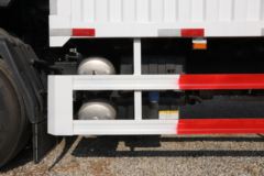 东风柳汽 乘龙H5中卡 240马力 4X2 7.8米厢式载货车(后桥9T)(国六)(LZ5161XXYH5AC1)