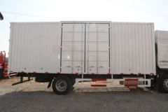 东风柳汽 乘龙H5中卡 240马力 4X2 7.8米厢式载货车(后桥9T)(国六)(LZ5161XXYH5AC1)