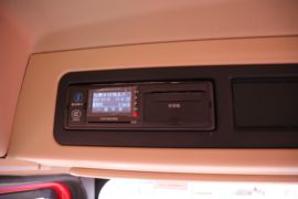 德龙M3000S&nbsp;电动牵引车驾驶室图片