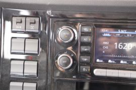 德龙M3000S&nbsp;电动牵引车驾驶室图片