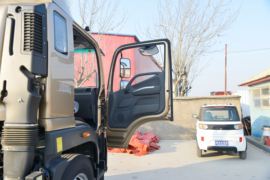 奥铃大黄蜂 载货车驾驶室                                               图片