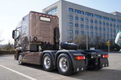青岛解放 鹰途 生活舱 560马力 6X4 AMT自动挡牵引车(国六)(CA4250P33K2T1RE6A80)