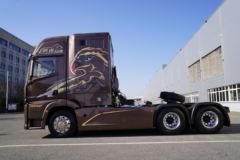 青岛解放 鹰途 生活舱 560马力 6X4 AMT自动挡牵引车(国六)(CA4250P33K2T1RE6A80)