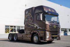 青岛解放 鹰途 生活舱 560马力 6X4 AMT自动挡牵引车(国六)(CA4250P33K2T1RE6A80)