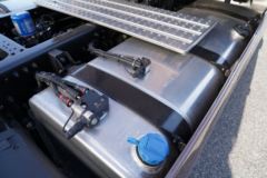 青岛解放 鹰途 生活舱 560马力 6X4 AMT自动挡牵引车(国六)(CA4250P33K2T1RE6A80)