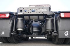 青岛解放 鹰途 生活舱 560马力 6X4 AMT自动挡牵引车(国六)(CA4250P33K2T1RE6A80)