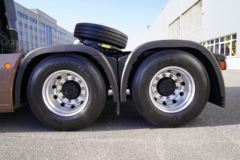 青岛解放 鹰途 生活舱 560马力 6X4 AMT自动挡牵引车(国六)(CA4250P33K2T1RE6A80)