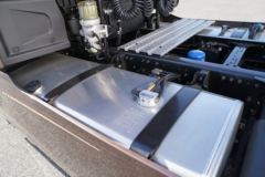 青岛解放 鹰途 生活舱 560马力 6X4 AMT自动挡牵引车(国六)(CA4250P33K2T1RE6A80)