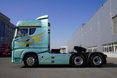 青岛解放 鹰途 商务舱 560马力 6X4 AMT自动挡牵引车(国六)(CA4259P35K2T1E6A80)