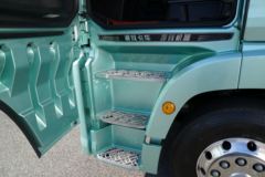 青岛解放 鹰途 商务舱 560马力 6X4 AMT自动挡牵引车(国六)(CA4259P35K2T1E6A80)
