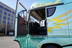 青岛解放 鹰途 商务舱 560马力 6X4 AMT自动挡牵引车(国六)(CA4259P35K2T1E6A80)