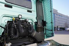 青岛解放 鹰途 商务舱 560马力 6X4 AMT自动挡牵引车(国六)(CA4259P35K2T1E6A80)