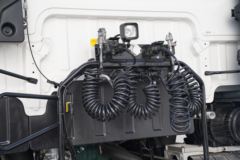 青岛解放 鹰途 头等舱 560马力 6X4 AMT自动挡牵引车(国六)(CA4259P35K2T1E6A80)