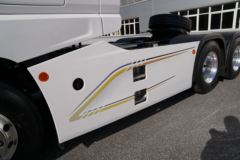 青岛解放 鹰途 头等舱 560马力 6X4 AMT自动挡牵引车(国六)(CA4259P35K2T1E6A80)