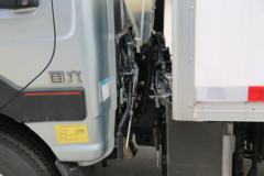 中国重汽HOWO 智相 130马力 4X2 3.8米冷藏车(速比4.333)(ZZ5047XLCF3111F145)