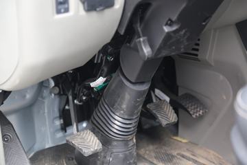 �й�����HOWO ���� 130���� 4X2 3.8����س�(�ٱ�4.333)(ZZ5047XLCF3111F145)ͼƬ