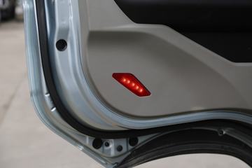 �й�����HOWO ���� 130���� 4X2 3.8����س�(�ٱ�4.333)(ZZ5047XLCF3111F145)ͼƬ