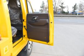 江铃汽车底盘&nbsp;高空作业车驾驶室图片