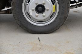 上汽跃进底盘&nbsp;爆破器材运输车底盘图片