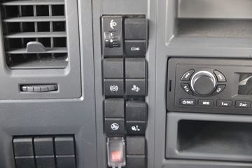 �й�����HOWO G5X�п� 220���� 6.75���Ű���ʽ�ػ���(����)(�߶�)ͼƬ