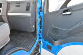 开拓X300&nbsp;自卸车驾驶室                                               图片