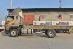 福田 奥铃大黄蜂 220马力 6.2米排半翼开启厢式载货车(BJ5188XYKKPFK-AD1)