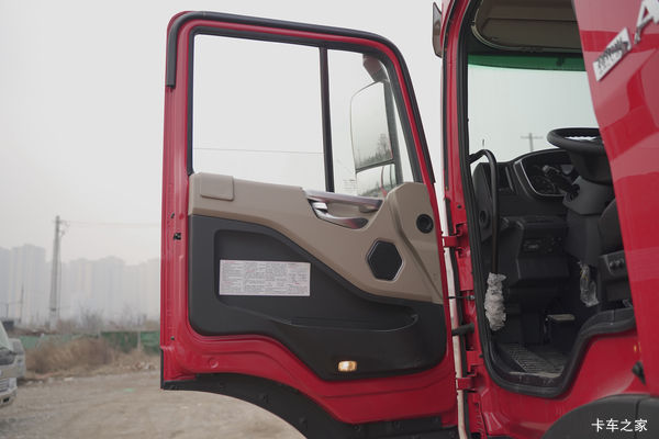 江淮 格尔发A5XⅢ中卡 245马力 4X2 6.8米栏板载货车