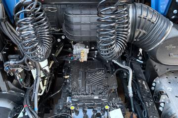 ���� ��ԽQ7�ؿ� 560���� 6X4 AMT�Զ���ǣ����(�ɰ���)ͼƬ