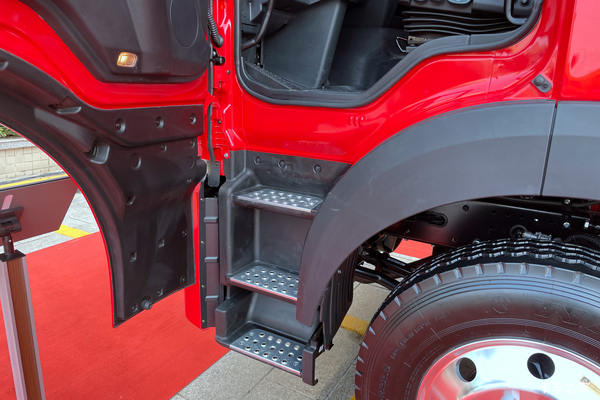 江淮 格尔发A5X中卡 220马力 4X2 6.8米AMT自动挡