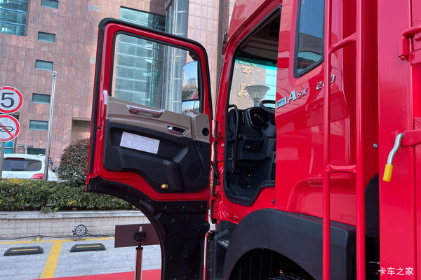 江淮 格尔发A5X中卡 220马力 4X2 6.8米AMT自动挡