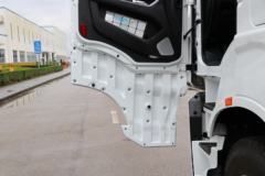 上汽红岩 杰狮H6 6X4 换电式纯电动牵引车282kWh