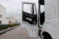 上汽红岩 杰狮H6 6X4 换电式纯电动牵引车282kWh