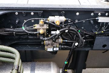  ʨH6eؿ 560 6X4ǣ()(CQ4257SD13334H)ͼƬ