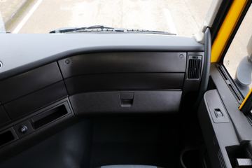 �������� ��ʨC6 330���� 4X2 ���ϳ�(������)(YH5200TQZ396T)ͼƬ