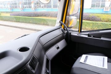 �������� ��ʨC6 330���� 4X2 ���ϳ�(������)(YH5200TQZ396T)ͼƬ