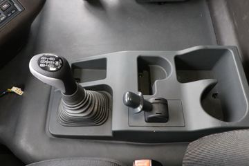 �������� ��ʨC6 330���� 4X2 ���ϳ�(������)(YH5200TQZ396T)ͼƬ