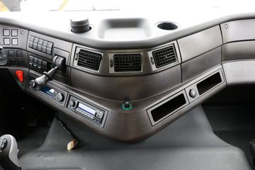 �������� ��ʨC6 330���� 4X2 ���ϳ�(������)(YH5200TQZ396T)ͼƬ