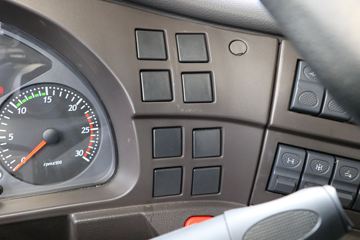 �������� ��ʨC6 330���� 4X2 ���ϳ�(������)(YH5200TQZ396T)ͼƬ