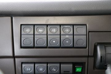 �������� ��ʨC6 330���� 4X2 ���ϳ�(������)(YH5200TQZ396T)ͼƬ