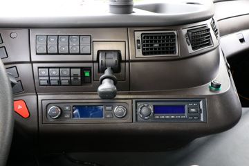 �������� ��ʨC6 330���� 4X2 ���ϳ�(������)(YH5200TQZ396T)ͼƬ