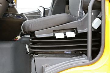 �������� ��ʨC6 330���� 4X2 ���ϳ�(������)(YH5200TQZ396T)ͼƬ