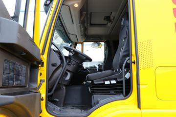 �������� ��ʨC6 330���� 4X2 ���ϳ�(������)(YH5200TQZ396T)ͼƬ