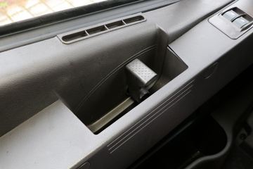 �������� ��ʨC6 330���� 4X2 ���ϳ�(������)(YH5200TQZ396T)ͼƬ