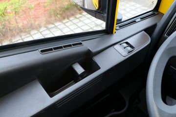 �������� ��ʨC6 330���� 4X2 ���ϳ�(������)(YH5200TQZ396T)ͼƬ