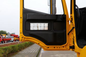 �������� ��ʨC6 330���� 4X2 ���ϳ�(������)(YH5200TQZ396T)ͼƬ