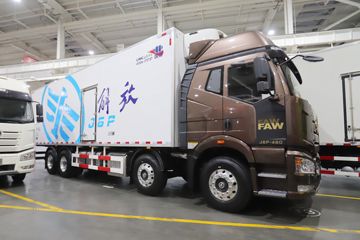 一汽解放 新J6P重卡 领航版3.0 460马力 8X4 冷藏车(国六)(CA5320XLCP66K24L7T4E6