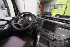 一汽解放 新J6P重卡 领航版3.0 460马力 8X4 冷藏车(国六)(CA5320XLCP66K24L7T4E6